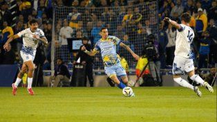 Di María intenta frente a la doble marca de Talleres. Central viene de empatar en el Gigante de Arroyito.