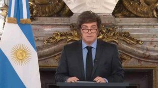 Javier Milei saludó a los estudiantes y cuestionó la asistencia esclavizante