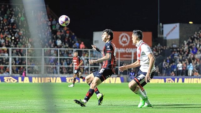 Patronato perdió con River en el estadio Grella y quedó muy complicado.