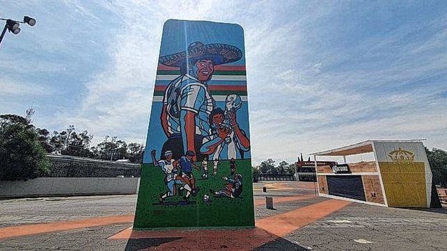 La embajada argentina en México inauguró mural de Maradona