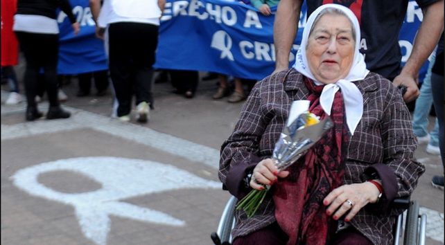 Las cenizas de Hebe de Bonafini descansarán en la Plaza de Mayo