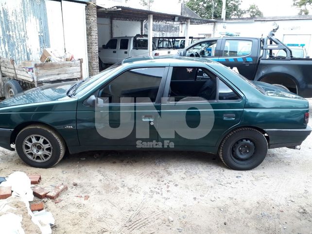 El auto. A bordo del 405 iban los hombres que terminaron detenidos en la ciudad de Coronda.&nbsp;