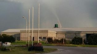 Lo que se vio en Venado Tuerto es una nube con una forma de tubo, no un tornado
