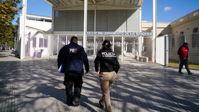La Policía trabaja en la escuela Juramento a la Bandera