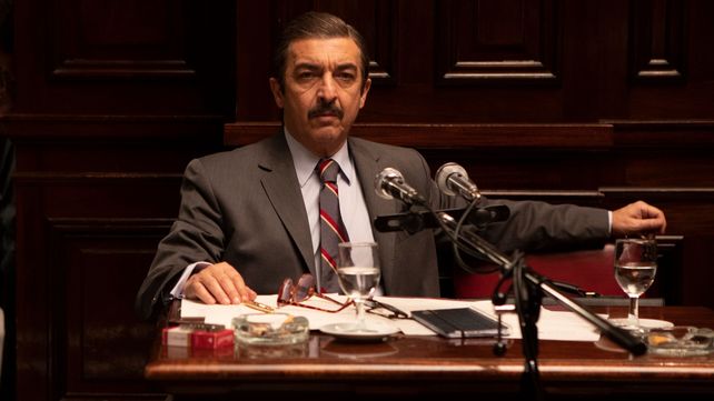 Ricardo Darín interpreta al exfiscal Julio César Strassera en esta revisión del Juicio a las Juntas.