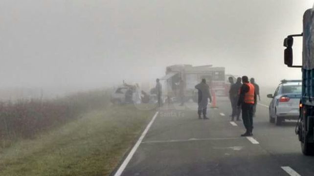Murieron tres integrantes de una familia en un violento choque frontal en Santurce