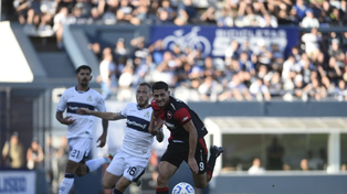 Newells busca la igualdad, pero sufre en los contragolpes
