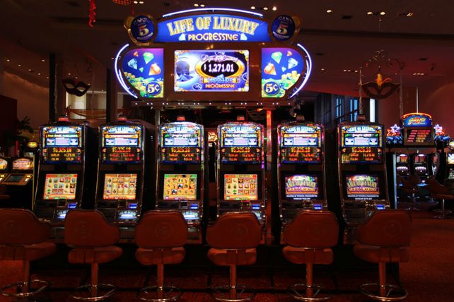 Los concejales del Frente Progresista proponen plantear nuevas condiciones de funcionamiento al Casino de Santa Fe. Advierten por la ludopatia.&nbsp;