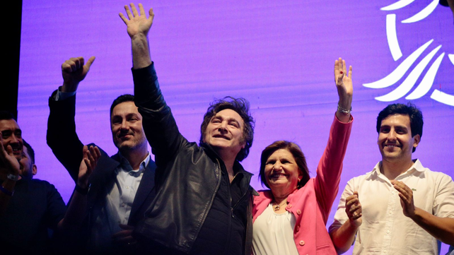Javier Milei cerró la campaña junto a ministros y candidatos a diputados y a senadores que compiten en otras provincias.