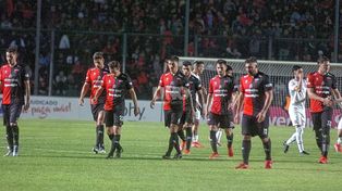 Para el olvido: Colón hizo todo mal y fue goleado por Independiente en Santa Fe