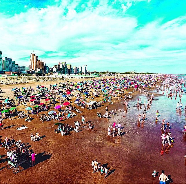 Necochea es una ciudad costera popular y que recibe gran cantidad de viajeros durante el verano.&nbsp;