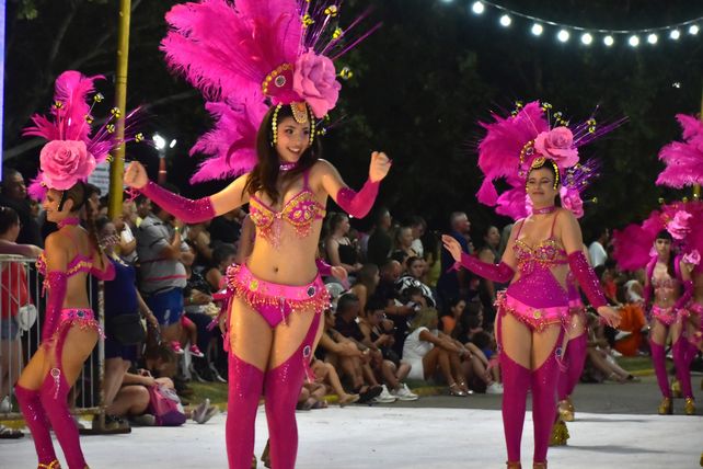 Sastre y una historia de 64 años de carnavales que ya forman parte del ADN de su gente