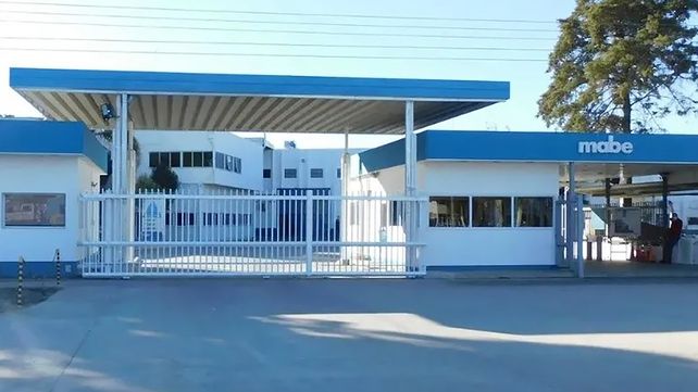Electrolux suspende a 400 trabajadores y Mabe deja de producir en Córdoba