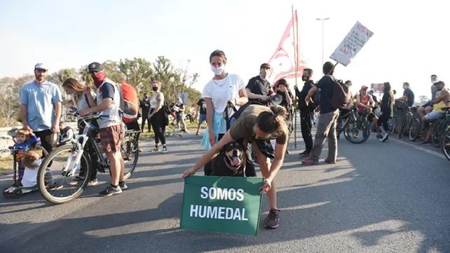 Cortan del puente Victoria-Rosario en protesta por los incendios