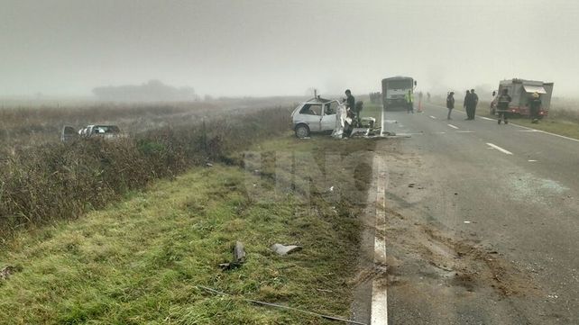 Murieron tres integrantes de una familia en un violento choque frontal en Santurce