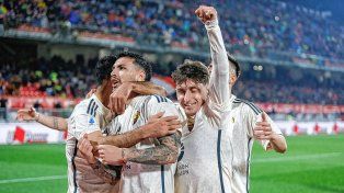 Leandro Paredes festeja su gol. El ex-Boca anotó para la Roma al igual que Paulo Dybala.