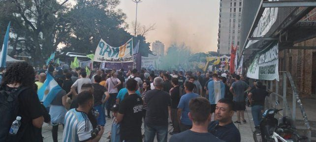 Masiva marcha y manifestación en la ciudad de Santa Fe contra la Ley Bases