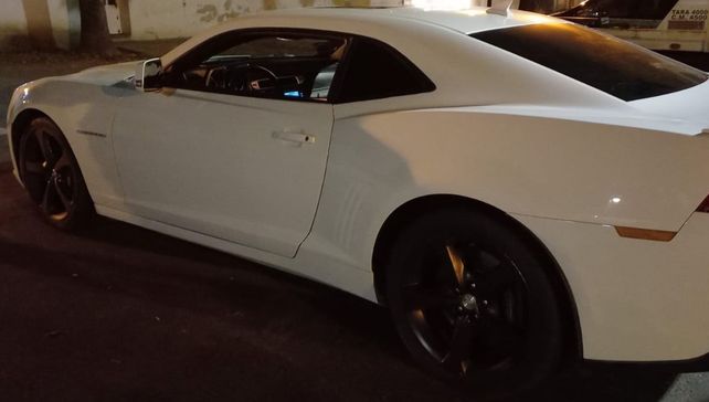El Chevrolet Camaro que conducía la persona arrestada fue llevado al corralón municipal.