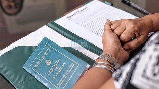 No hay papel para imprimir trámites. El Registro Civil de Entre Ríos acumula deudas de entre $50 y $60 millones por falta de pago a empresas privadas de proveedores y&nbsp; alquileres, entre otras.&nbsp;