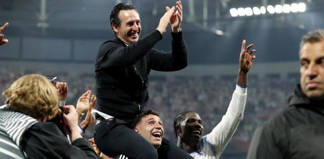Dibu Martínez llega al Mundial con una copa: Aston Villa, campeón de la Liga Europa de la Uefa