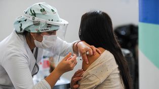 Coronavirus: fueron vacunadas casi siete de cada diez personas mayores de 18 años de todo el país
