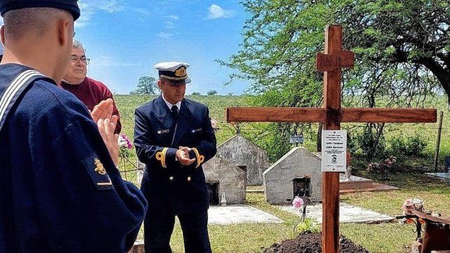 Placa. Homenaje a los padres del Conscripto Bernardi