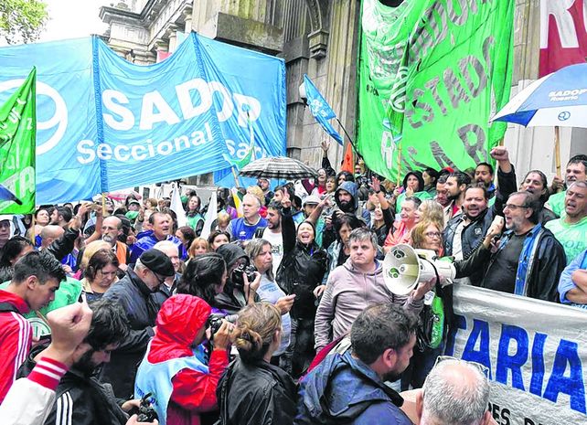 acto. Los gremios docentes marcharon varias veces en lo que va del año en reclamo de mejoras salariales.