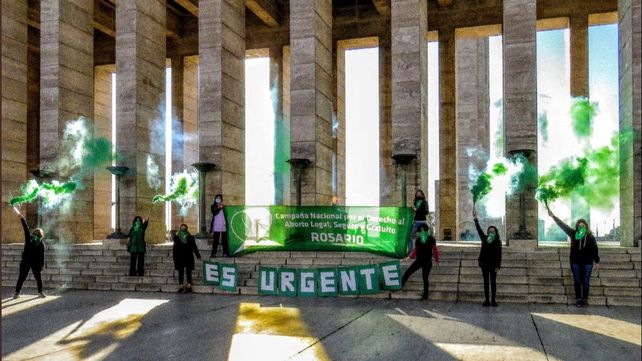 Pañuelazo online y protesta en el Monumento para pedir la legalización del aborto
