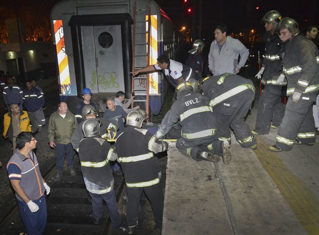 Error humano. El tren chocó con otra formación que estaba detenida.