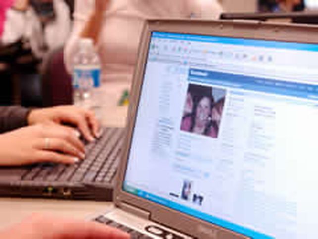 Facebook deshace cambios tras protestas de usuarios por almacenamiento de datos