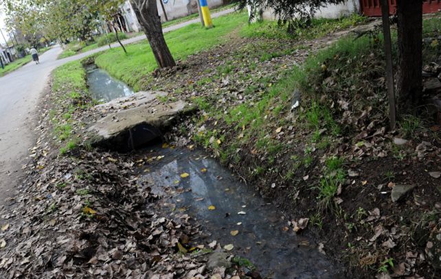 Importantes. Los colectores para evacuar las aguas residuales son obras básicas para evitar las zanjas.