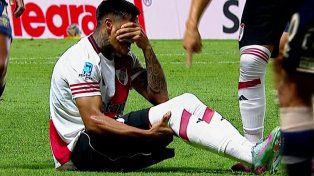 Portillo&nbsp; ingresó en River a los 75 y a los 77, tras una disputa de pelota, sintió un fuerte dolor en su rodilla derecha.