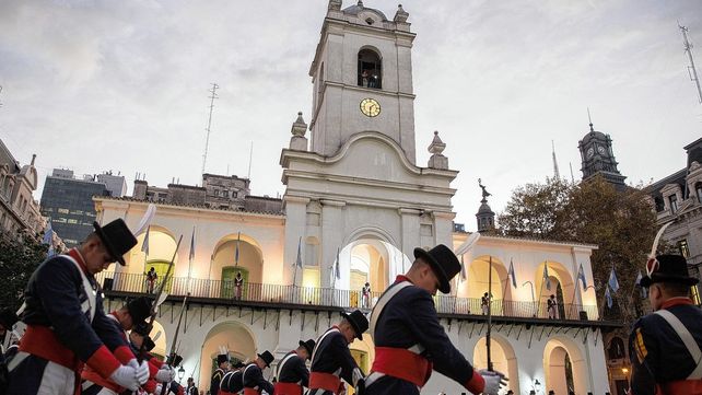 Una vez que el pueblo se entera de lo que ha pasado el 25 de mayo