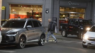 Menos cordones amarillos: quieren ganar espacio para los autos
