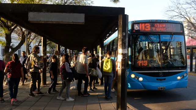 El transporte urbano de pasajeros trabajará hasta las 19 para facilitar el traslado a la movilización organizada por la CGT. 