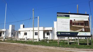 Mensajes contra violencia de género en carteles de obras
