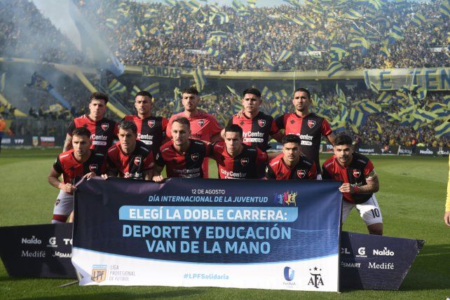 La formación de Newells en el clásico ante Central.