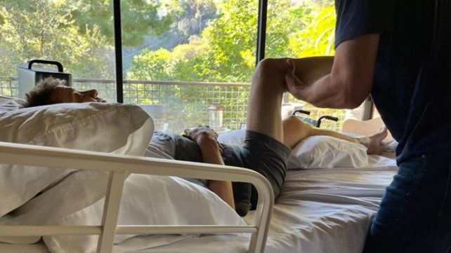 El actor Jeremy Renner reveló que el accidente con la máquina quitanieves que sufrió lo dejó con 30 huesos fracturados