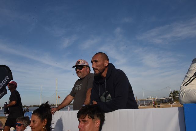 El Cholo, presente. Pablo Guiñazú siguió atentamente a su hijo Matías, campeón.