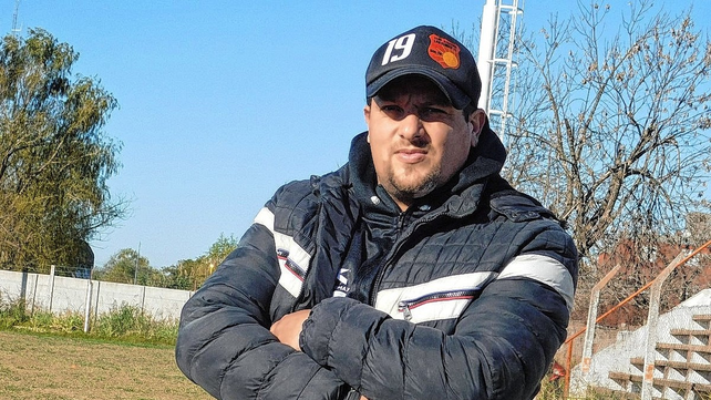 Diego Lencina es el director técnico del plantel superior del Club Atlético Las Flores que milita en el ascenso liguista.