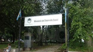 Los pescadores acampan frente al Ministerio de Desarrollo Social