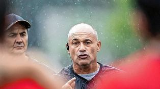Nicolás Fernández Miranda, head coach de Los Pumitas, que lleva a cabo una concentración en Paraná.