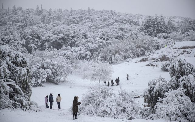 La ola de frío en Grecia cubre de nieve Atenas