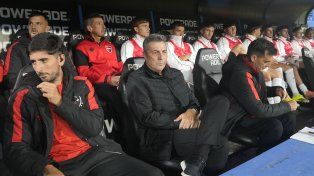 El técnico Frank Kudelka, junto a sus colaboradores, está manejando el mercados de pases, monitoreado por la cúpula de Newells.