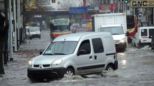 Un fuerte temporal de lluvia y granizo azot&oacute; a Capital Federal y Gran Buenos Aires