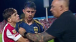 Un hincha invadió el campo de juego de Unión para abrazar a Bareiro y desató sorpresa en Santa Fe