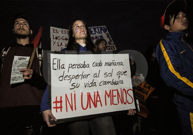 {altText(#VivasNosQueremos. Es el lema que se suma este año a una propuesta que hace hincapié en la multiplicidad de voces. Foto: Mauricio Centurión / UNO Santa Fe,#NiUnaMenos, el grito que volvió a llenar la Plaza 25 de Mayo)}