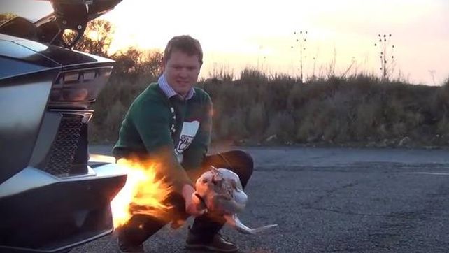Video: cómo cocinar un pavo con un Lamborghini