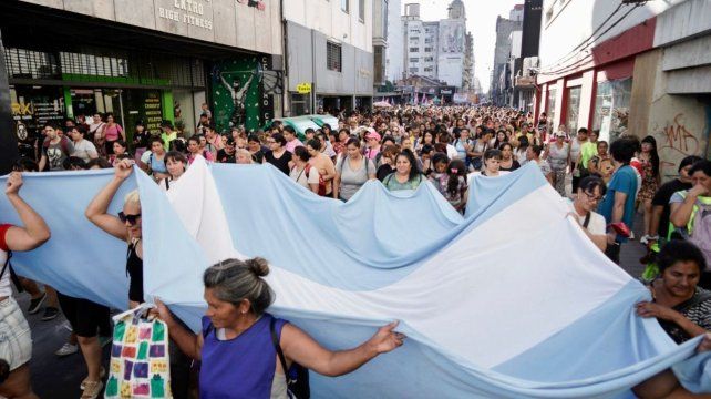 Cientos de mujeres se movilizaron contra la violencia de género en Rosario.&nbsp;