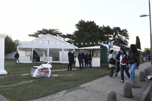 Las carpas están listas para recibir a los visitantes en esta 39ª edición.